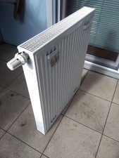 Kompaktheizkörper FKV Typ 22 / 900 x 700 mm rechts Kompakt Heizung Kermi Ventil