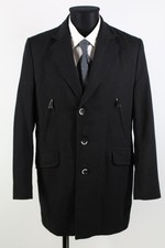 Stones schwarzer Kurzmantel