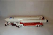 Siku 4212 Peterbilt Raketentransporter Ariane mit Satellit