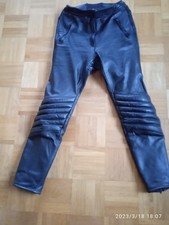 Schwarze Modeka Motorrad