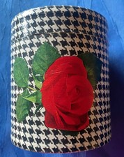 Vintage Geschenkkarton Pappdose Suchard de Luxe Hahnentrittmuster mit Rosendekor