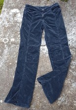 schwarze Baumwoll-Samthose von St. Emile Gr. 38 Samt Bootcut mit Ziernähten