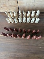 Alte Schachfiguren Set, 32 Stück, H 9- 13 cm,   Kunststoff. Sehr selten.