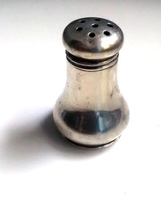 Salzstreuer Silber 925 Reise- Gewürzstreuer klein Miniatur antik wohl England