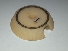 Drehknopf (Bässe/Tiefton) aus