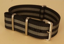NATO Strap Armband 22mm grau schwarz gestreift mit mattierter Schliesse 7524