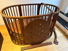 Kinderbett Stokke Sleepi und Mini Sleepi Babybett