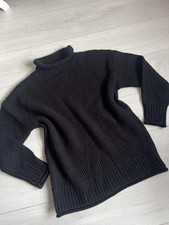 Schwarzer Pullover Hoodie