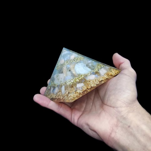 Orgonit pyramide moonborn - orgonit,