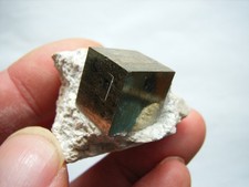 PYRIT Kristallstufe aus