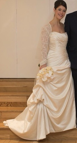 Pronovias cremefarbenes