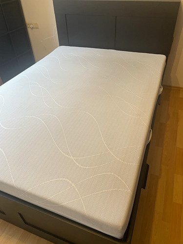 Bett 140x200 mit viel - , stauraum