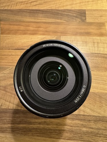 Sony 105mm 4 g oss - f/4,