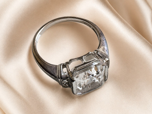 Ring mit facettierten