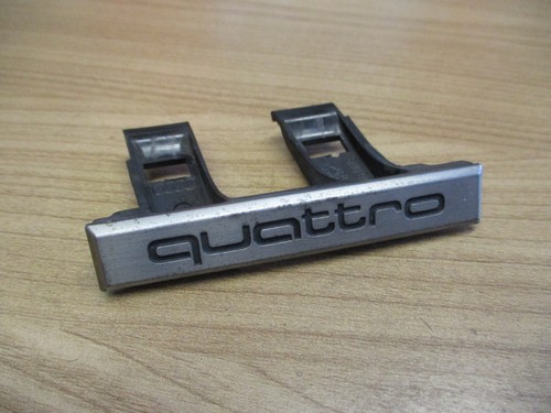 Quattro emblem audi - quattro,
