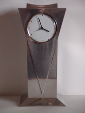 Tischuhr, Kayserzinn Madrid, entworfen von Werner Hense, Quarzuhr