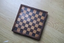 sehr altes Schach Dame Mühle Backgammon Spiel in einem Kasten