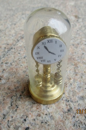 Uhr unter glas - unter,