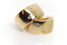 Ladies yellow gold half hoop