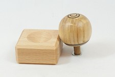 Umdrehkreisel aus Ulmenholz