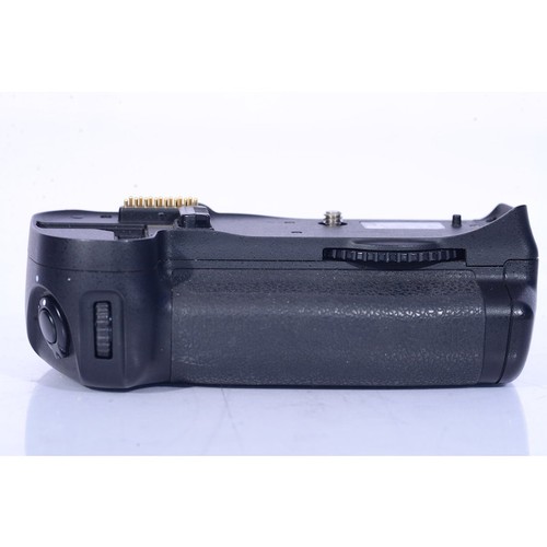 Nikon d10 batteriegriff - nikon,