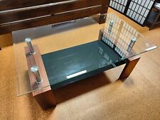 Gebrauchter Couchtisch aus Glas & Holz. Nussbaumoptik mit Schwarz- & Normalglas.