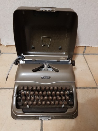 Alte triumph schreibmaschine - triumph,