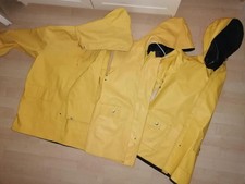 ältere getr.  Regenjacken (