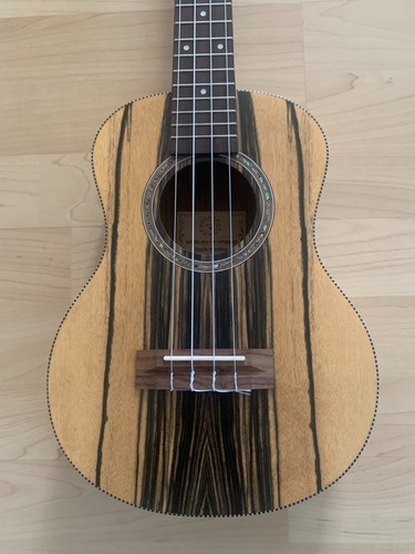 Tenor ukulele neu - tenor,