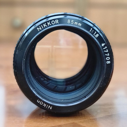 Nikon nikkor 85mm 8 - 85mm, f/1,8