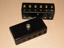 2x schwarze Sicherungskasten