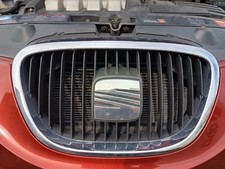 Seat Leon 1P original Kühlergrill Grill mit Emblem Chrom  Bj 2005