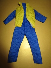 1238) ALTER BLAUER VINTAGE OVERALL+GELBE WESTE BARBIE KEN UA.30CM MODEPUPPEN