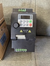 Frequenzumrichter Frequenzumwandler Inverter VFD CW100-T5.5GB(220Vto380V) 13.0A