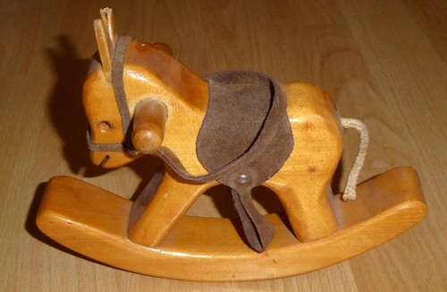 Schaukelpferd für