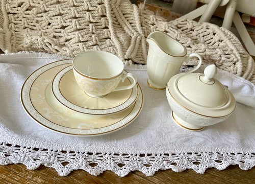Villeroy boch ivoire - &, –