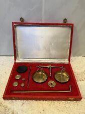 Schmuck. Waage. Messing