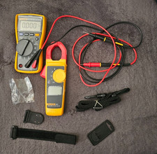 Fluke 117/323 Hand-Multimeter, Stromzange digital CAT III 600 V Anzeige Tasche
