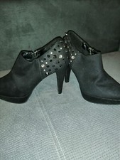 High Heels getragen Marke