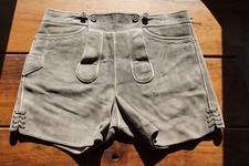 Schöne klassisch graue kurze