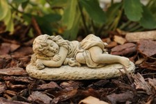Mädchen schlafend Steinfigur