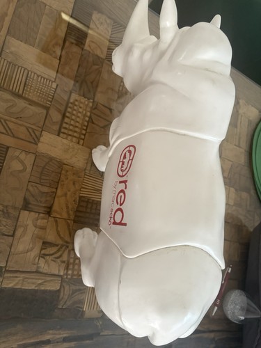 Red marc ecko nashorn figur - red,