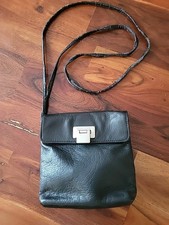 Kleines schwarzes Täschchen; Renato Angi 