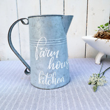 Dekogießkanne Metallgießkanne Gartendeko Metall Balkondeko Landhausstil grau wei