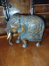 elefanten figuren holz sehr guter Zustand. Detaillierte Ausarbeitung.