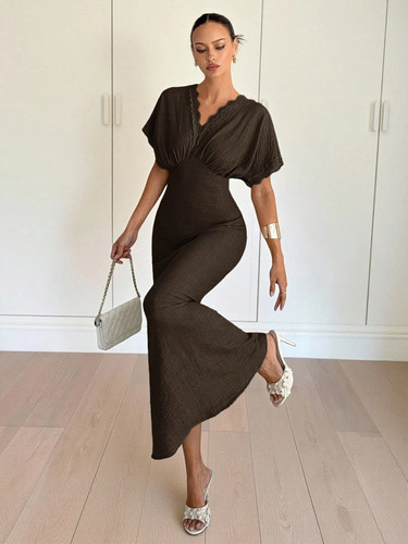 Elegantes damenkleid mit - elegantes, v