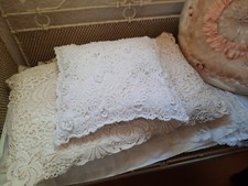 Altes kleines Boudoir Sofa Spitzen Kissen Shabby Chic Brocante Deko