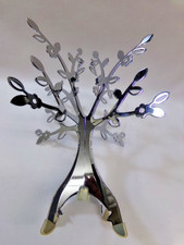 Schmuckbaum aus silberfarbenem