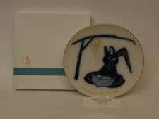 KPM Weihnachtsteller 1985 In des Engels Obhut