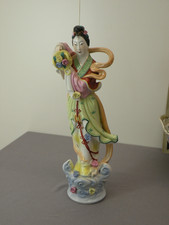 Schöne Porzellan-Figur